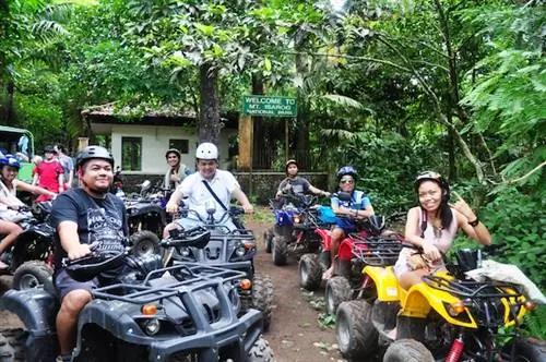 Блогеры-путешественники в национальном парке Маунт-Айзарог