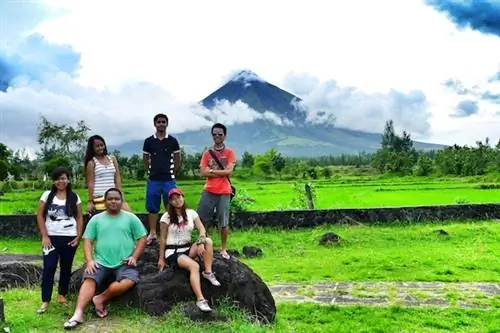 Блогеры-путешественники Pinoy в руинах Кагсавы