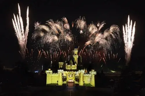 Фейерверк в Гонконгском Диснейленде