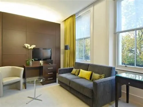 Просторная гостевая зона в отеле Park Grand London Paddington
