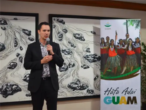 Г-н Джон Натан Денайт - генеральный директор GVB