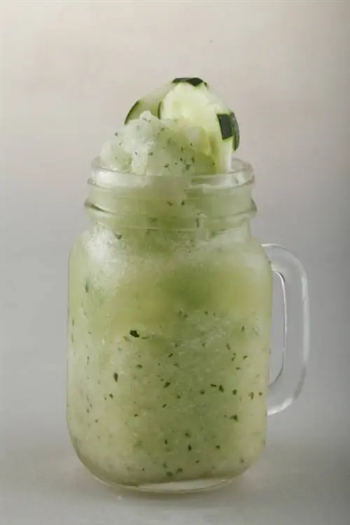 Комбинированный коктейль из огурца, лимона и мяты