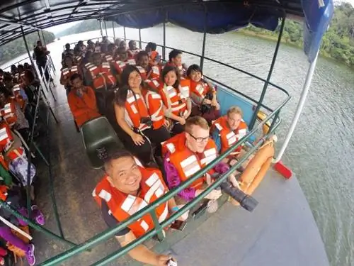 Круиз на лодке по национальному парку и заповеднику Перияр