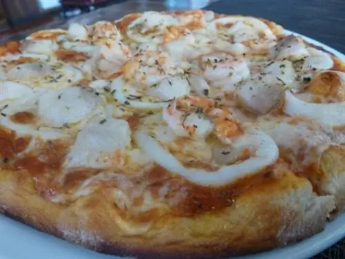 Пицца с морепродуктами (фото с сайта Pasta King FB)