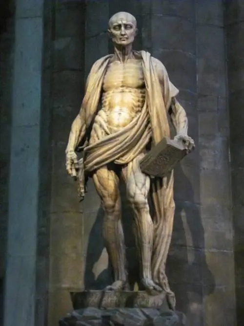 Скульптура Святого Варфоломея работы Марко внутри Дуомо.