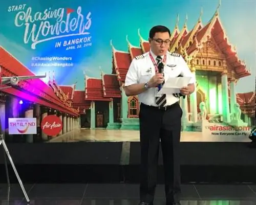 Генеральный директор AirAsia Philippines капитан Декстер Комендадор