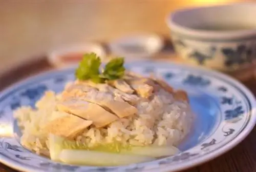 Взрыв вкуса в каждом кусочке куриного риса обязательно вдохновит страстных гурманов, таких как известный шеф-повар Никко Сантос.