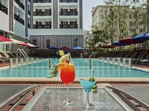 Отель ibis Паттайя у бассейна