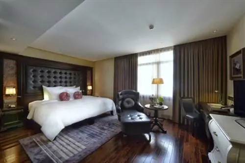 Отель Paradise Suites в бухте Халонг
