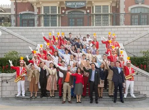 Филиппинские актеры исполнили «Найди свой свет»