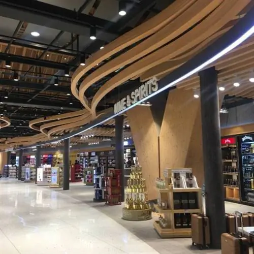 Вино и спиртные напитки в магазине беспошлинной торговли Mactan Cebu
