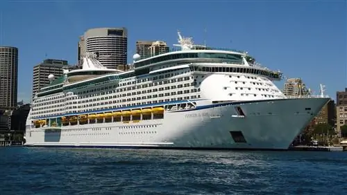 Морской «Вояджер» Royal Caribbean International впервые зашел в Манилу