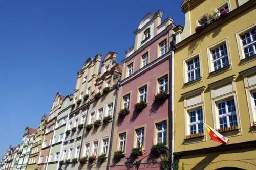 Здания в Еленя Гора