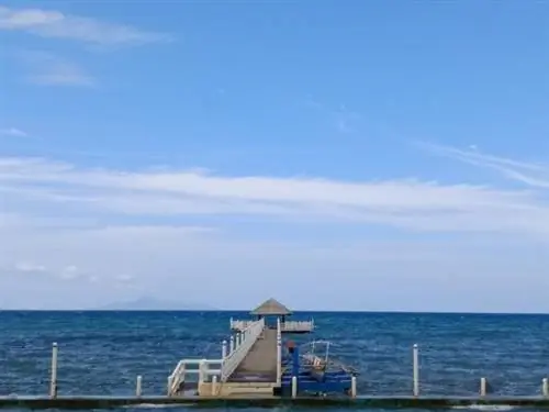 Курортный отель Coral Reef Beach, Калбайог-Сити