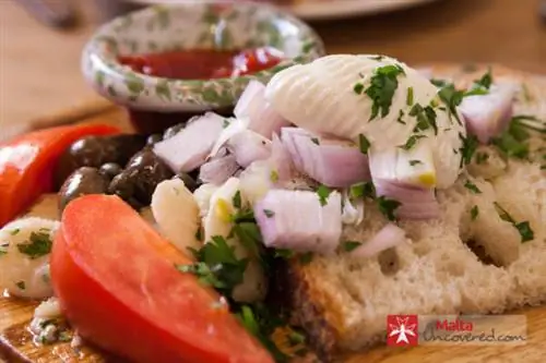 Типичное мальтийское блюдо с закусками