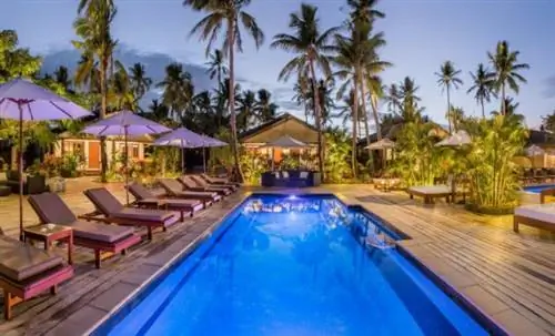 Бассейн в отеле Paradise Cove Resort на Фиджи Бассейн в отеле Paradise Cove Resort на Фиджи
