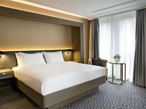 Номер Hilton Vienna Plaza с кроватью размера «king-size»