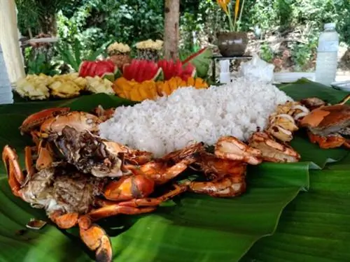 Boodle Fight на курорте Misibis Bay Resort