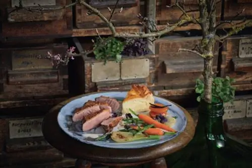 Пирог с утиной грудкой и картофелем