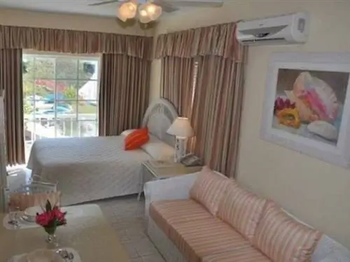 Sandyport Beach Resort Багамы