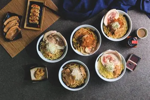 В рамках празднования открытия RAMEN CUBISM представит новые творения рамэна от шеф-повара Хаяши, доступные исключительно в Гонконге, ограниченное количество порций - 200 в день, чтобы обеспечить высочайшее качество во время открытия.