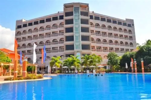 Пейзажный бассейн в отеле Estrellas de Mendoza Playa Resort