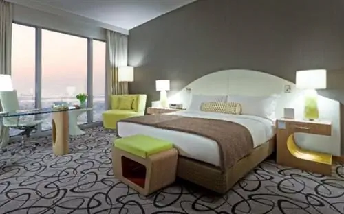 Роскошный номер с кроватью размера «king-size» в отеле Sofitel Dubai Downtown