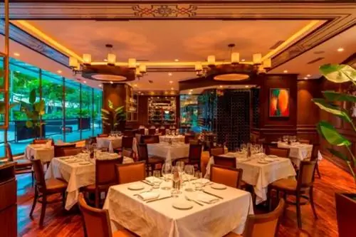 Интерьеры филиала Wolfgang's Steakhouse в BGC