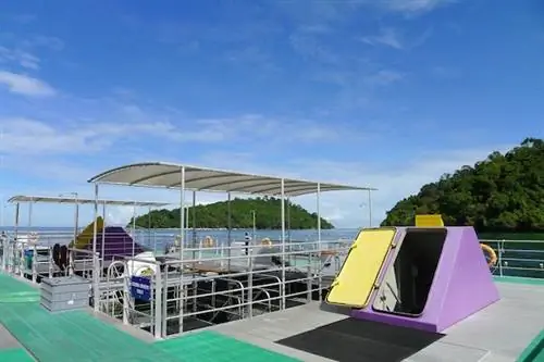 Верхняя палуба Borneo Reef World