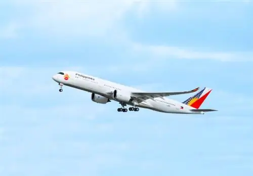 Первыми почувствовали любовь на новейшем автобусе любви A350 PAL Первыми почувствовали любовь на новейшем автобусе любви A350 PAL
