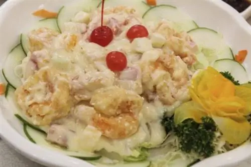 Салат с креветками в Seascape Village