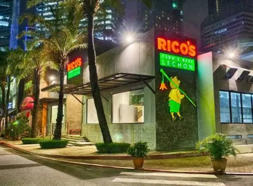 Первый филиал Ricos Lechon в Маниле в развлекательном комплексе Fort BGC.