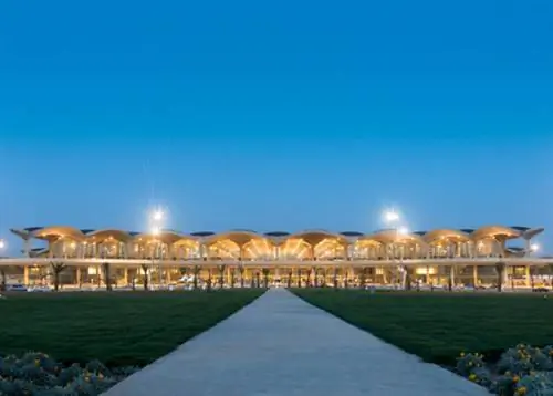 Международный аэропорт Королевы Алии на T1259 через Wikipedia CC