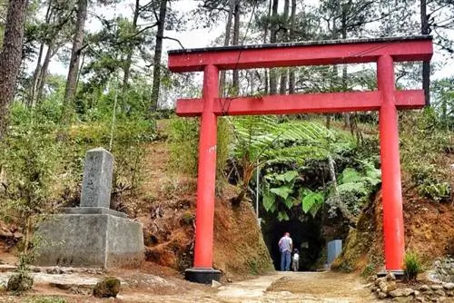 Прогулка по японскому туннелю в ботаническом парке Багио