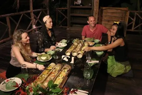 Ужин в джунглях в Anurak Community Lodge