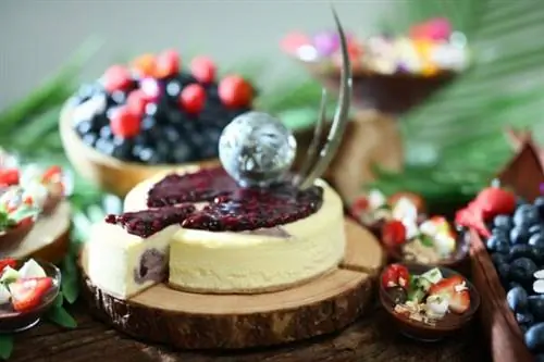 Cafe Marco_Чизкейк с черникой и ягодами асаи