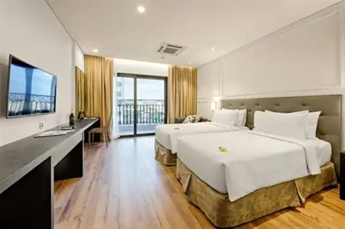 Люкс в отеле Danang Golden Bay