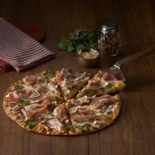 Пицца Shakey’s с прошутто и пармезаном
