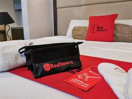RedDoorz Тапочки и туалетные принадлежности