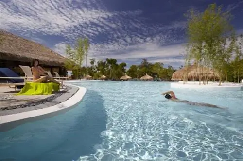 Бассейн Bluewater Panglao рядом с пляжем