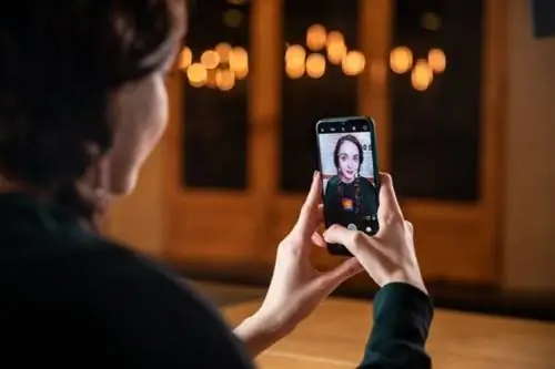 Новый OPPO A7 имеет каплевидный экран и премиальный дизайн
