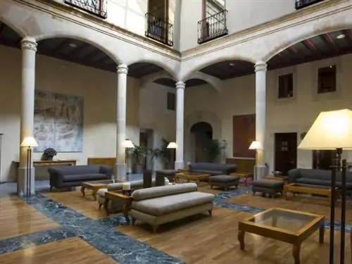Вестибюль отеля NH Palacio de Castellanos в Саламанке