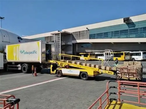 Cebu Pacific помогает в реагировании на COVID-19, предлагая грузовые рейсы для перевозки медицинского оборудования и товаров в провинции.