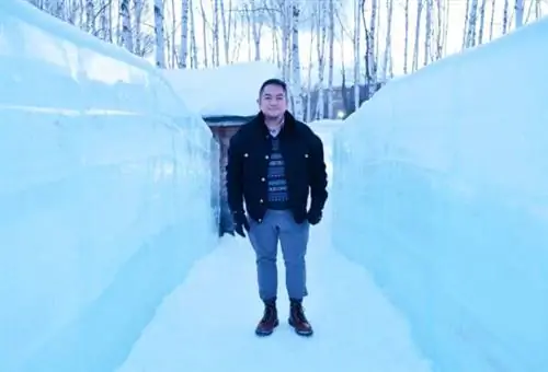 Мело в ледяном отеле