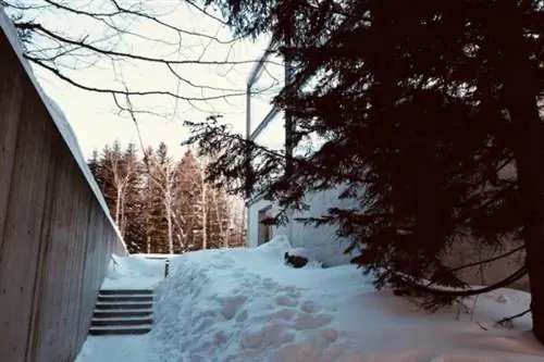 Путь к часовне на воде