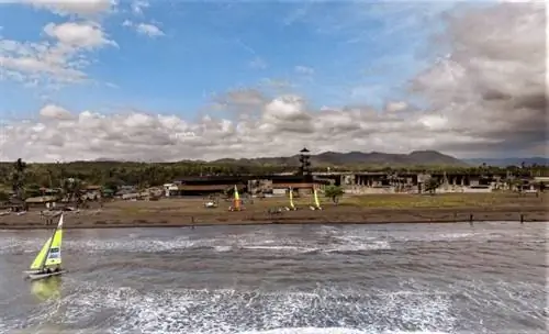 Стартовая линия в Seafront Residences в Сан-Хуане, Батангас.