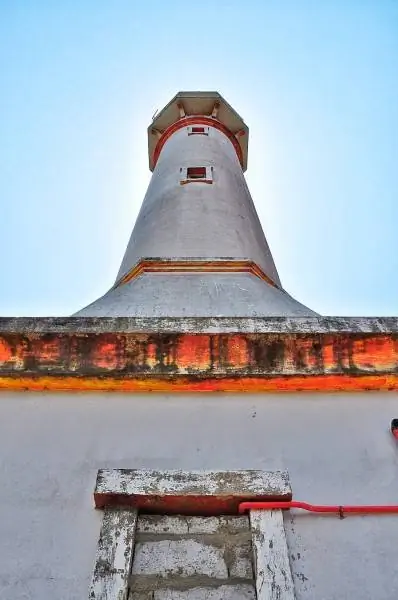 Один из самых высоких маяков на Филиппинах