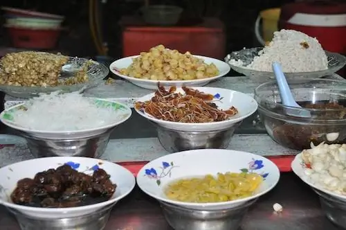 Десерты подаются с стружкой льда