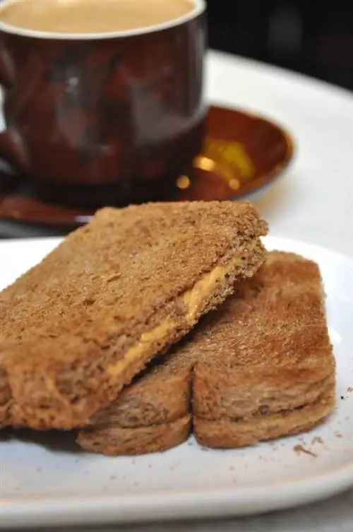 Тост с арахисовым маслом