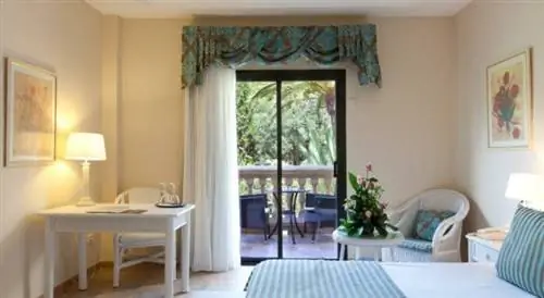 Лаго Гарден Апарт-Сьютс & Спа Отель